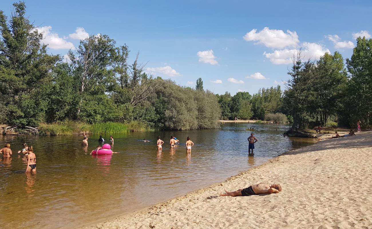 Photo de Playa Fluvial Pradera avec sable beige de surface