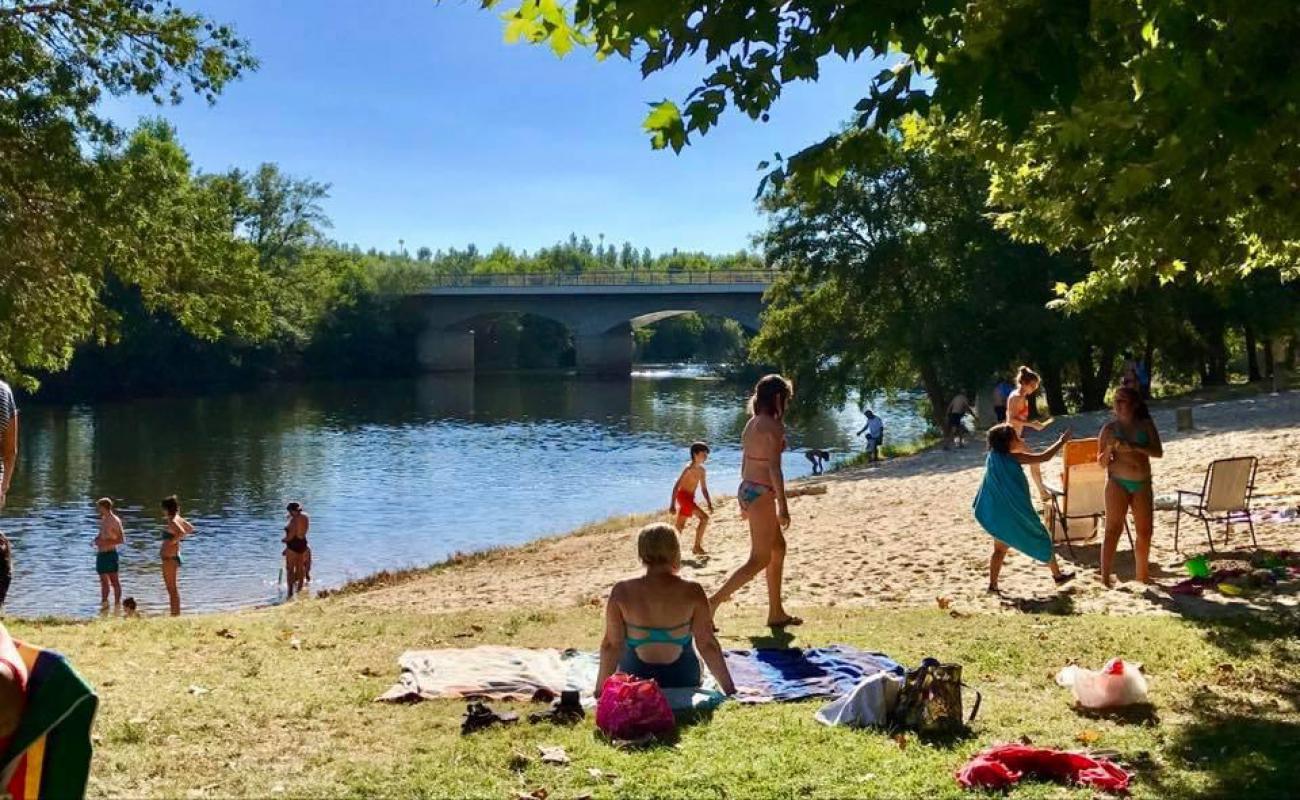 Photo de Playa Fluvial de El Tamaral avec sable beige de surface