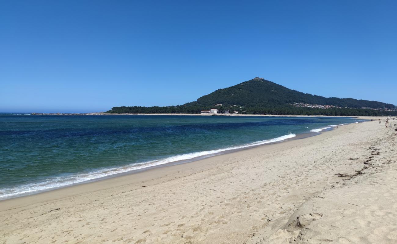 Photo de Camarido Beach avec sable beige de surface