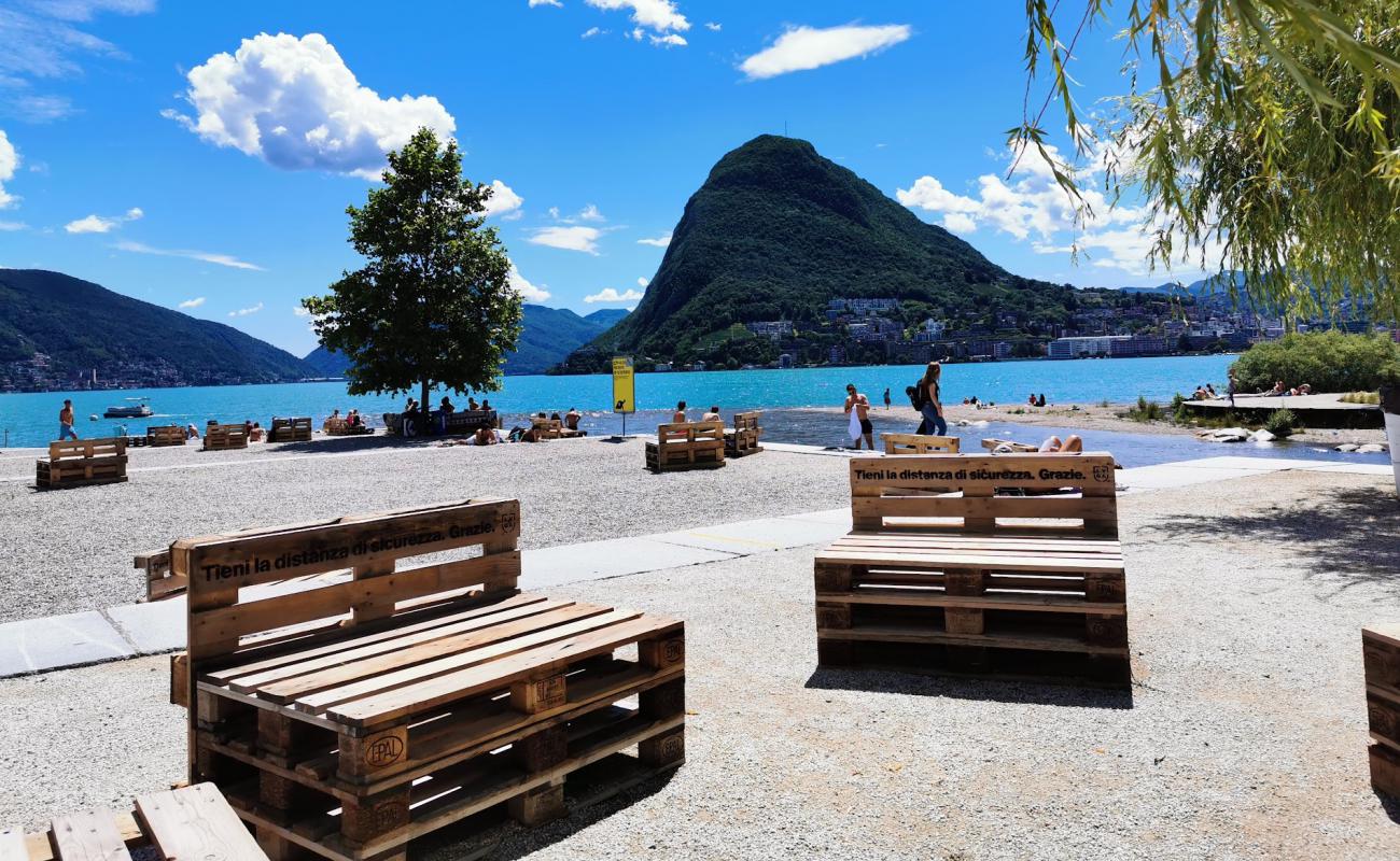 Photo de Lido Hallenbad Weggis avec herbe de surface