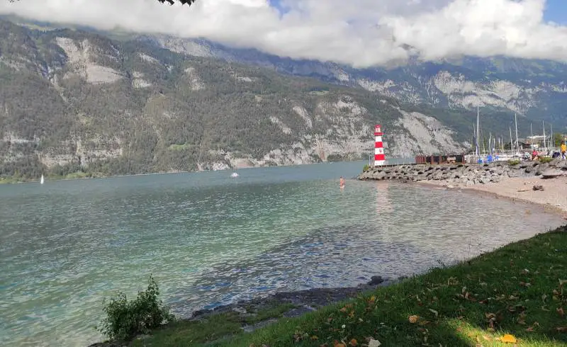 Photo de Leuchtturm Strand avec terrain rocheux de surface