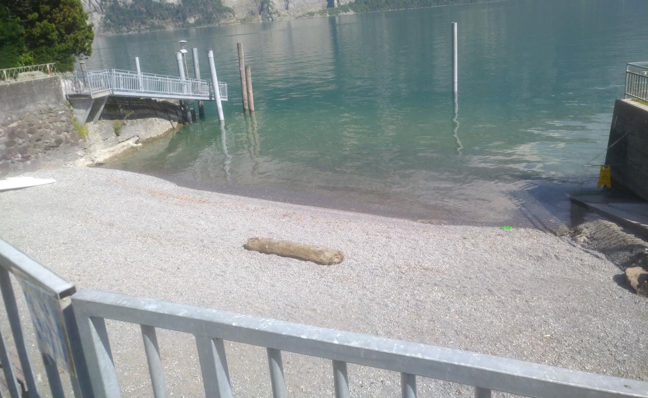 Photo de Muhlehorn Strand avec petits galets gris de surface