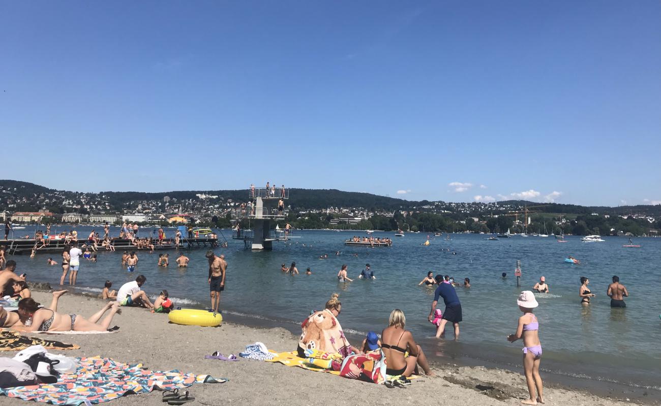 Photo de Plage de Mythenquai avec sable gris de surface