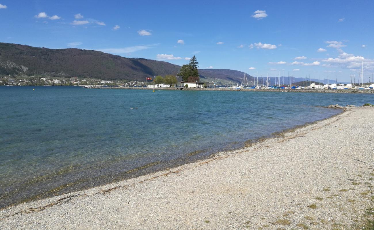 Photo de Erlach Strand avec caillou fin gris de surface