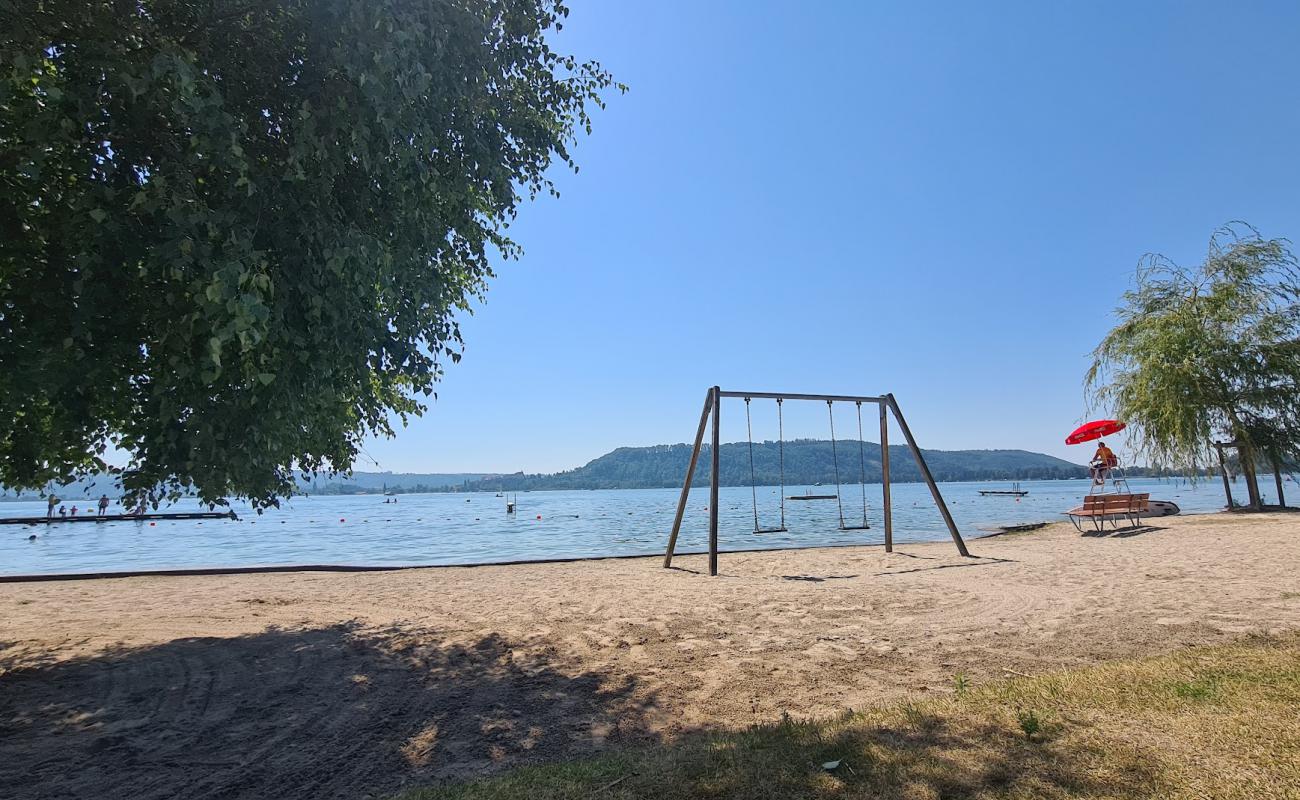 Photo de Plage de La Neuveville avec sable lumineux de surface