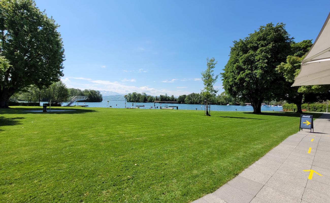 Photo de Strandbad Sursee avec herbe de surface