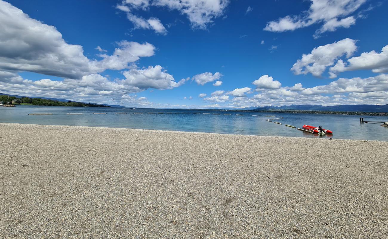 Photo de Plage de Versoix avec petits galets gris de surface
