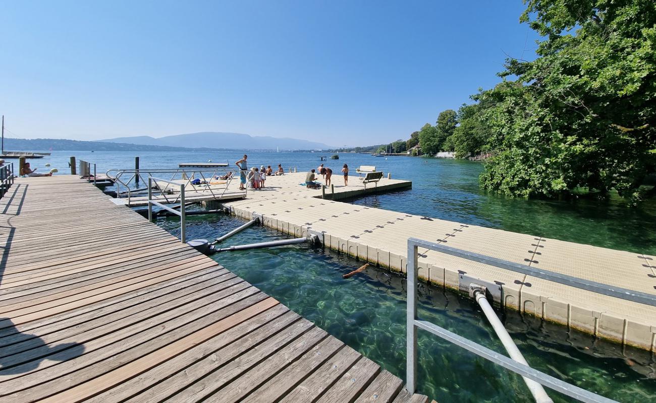 Photo de Les Bains de Saugy avec surface béton pavée de surface