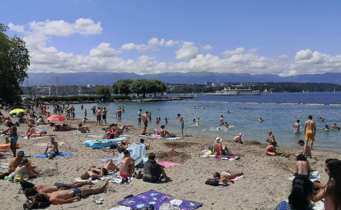 Photo de Baby-Plage des Eaux-Vives avec sable beige de surface