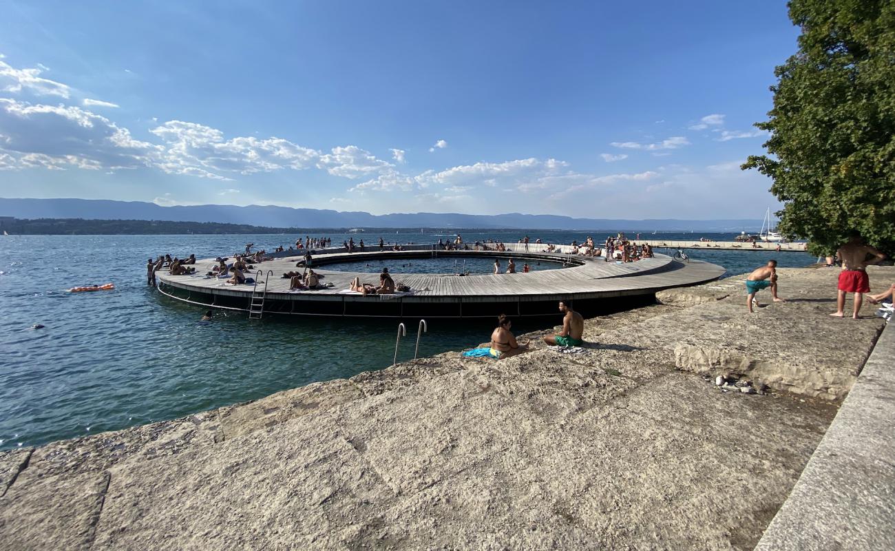 Photo de Pontons du quai de Cologny avec surface béton pavée de surface
