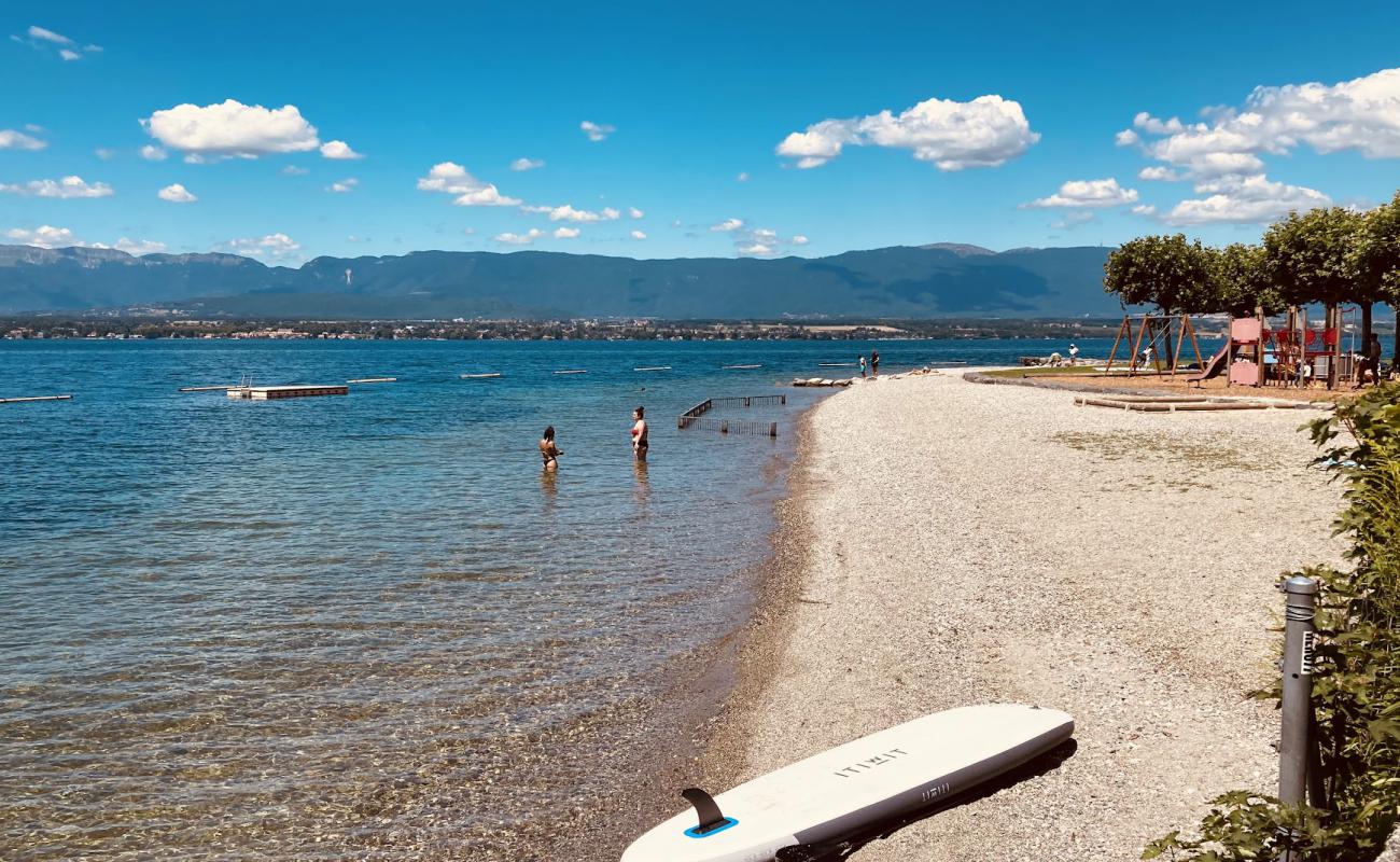 Photo de Plage de Camping d'Hermance avec petits galets gris de surface