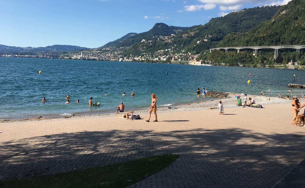 Photo de Plage de Villeneuve avec petits galets gris de surface
