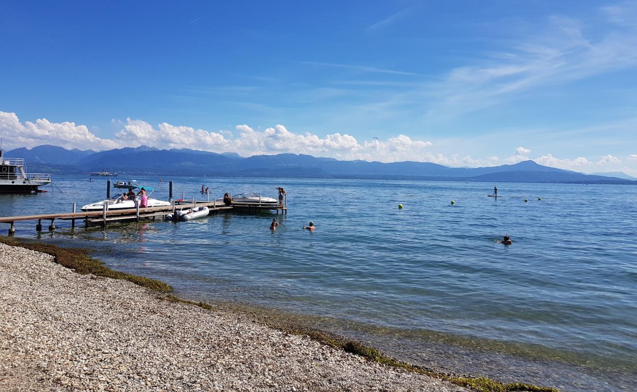 Photo de Plage de Perroy avec galets gris de surface