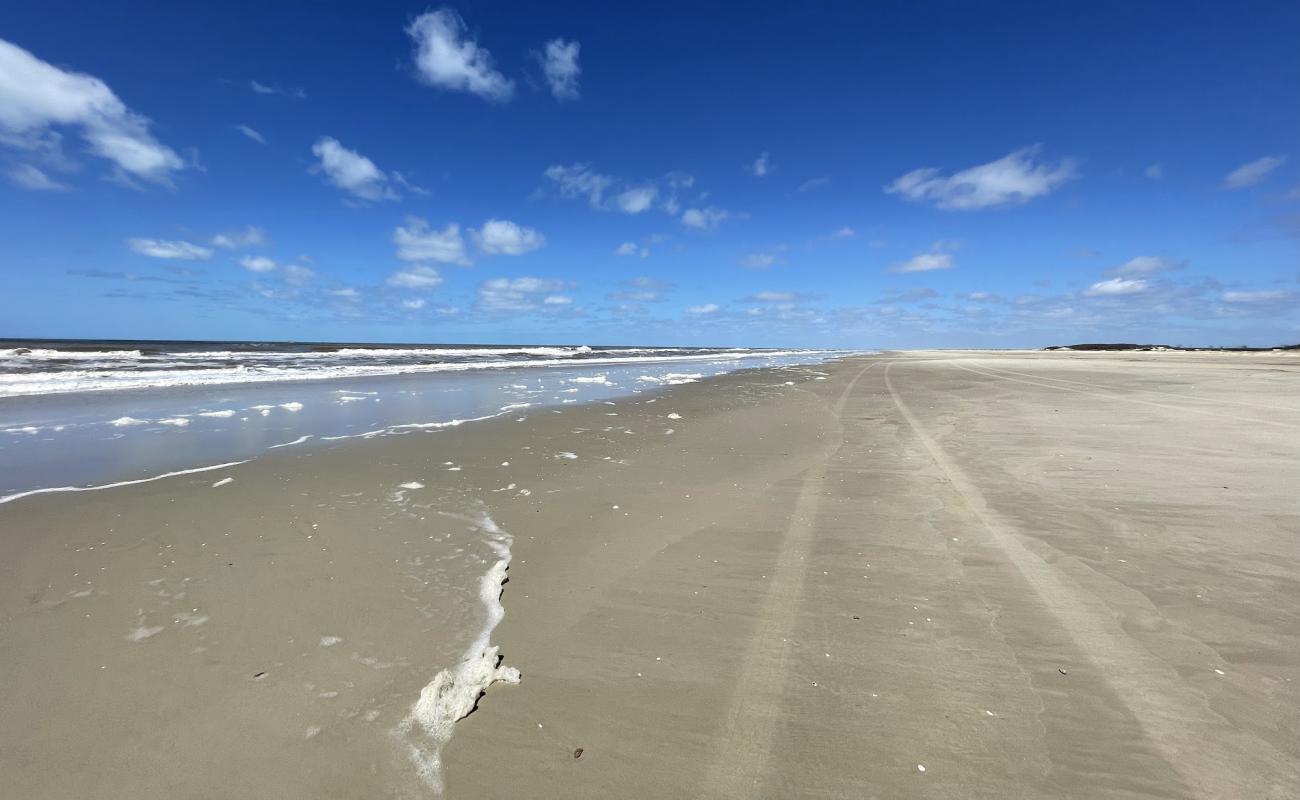 Photo de Plage de Barra do Estreito avec sable lumineux de surface