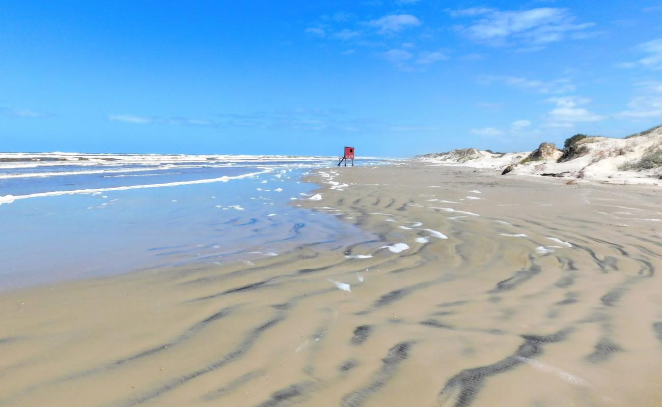 Photo de Plage de Sao Simao avec sable beige de surface