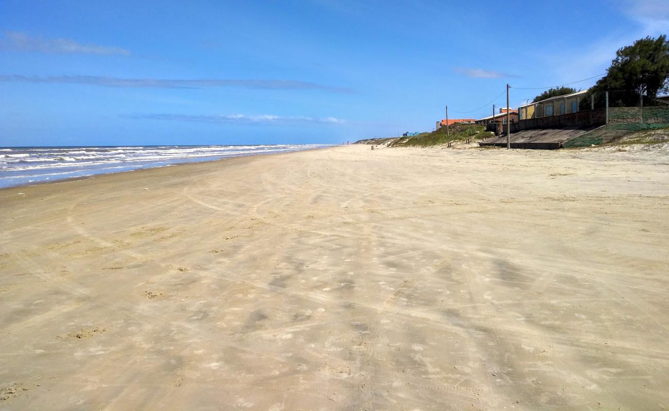 Photo de Plage de Pinhal avec sable fin et lumineux de surface