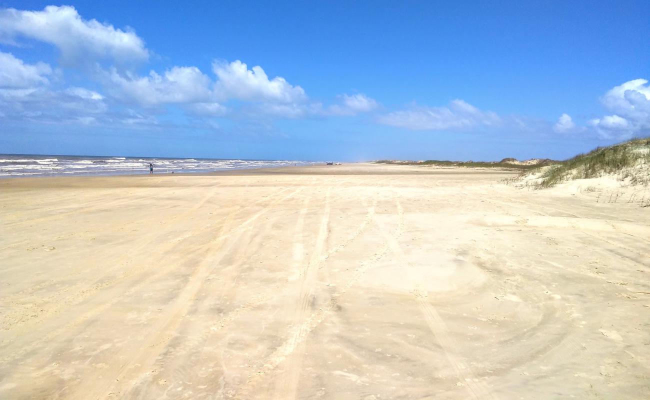 Photo de Plage de Costa do Sol avec sable lumineux de surface