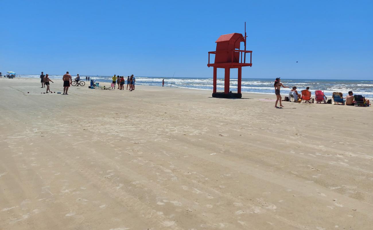 Photo de Praia Balneário Tiarajú avec sable beige fin de surface