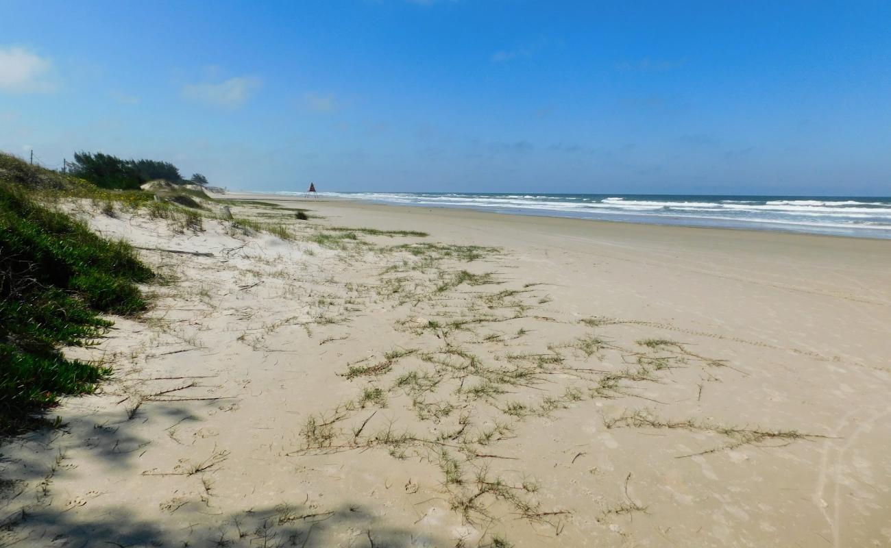 Photo de Praia Rainha do Mar avec sable fin et lumineux de surface