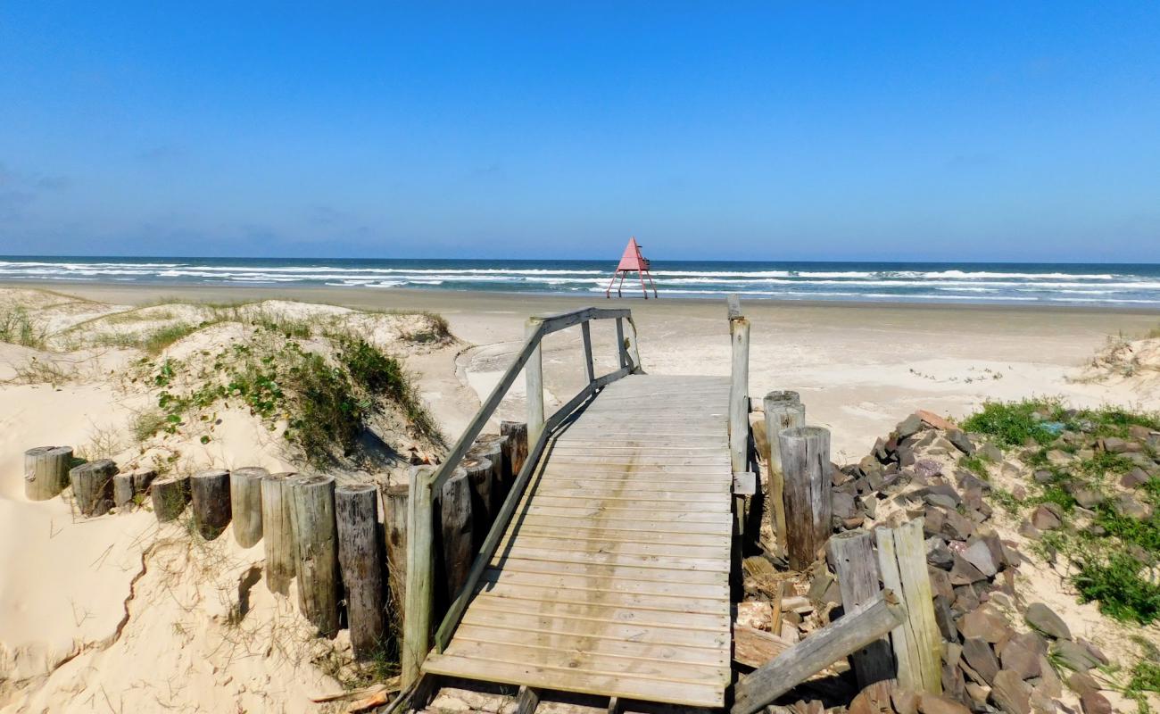 Photo de Praia Maristela avec sable fin et lumineux de surface