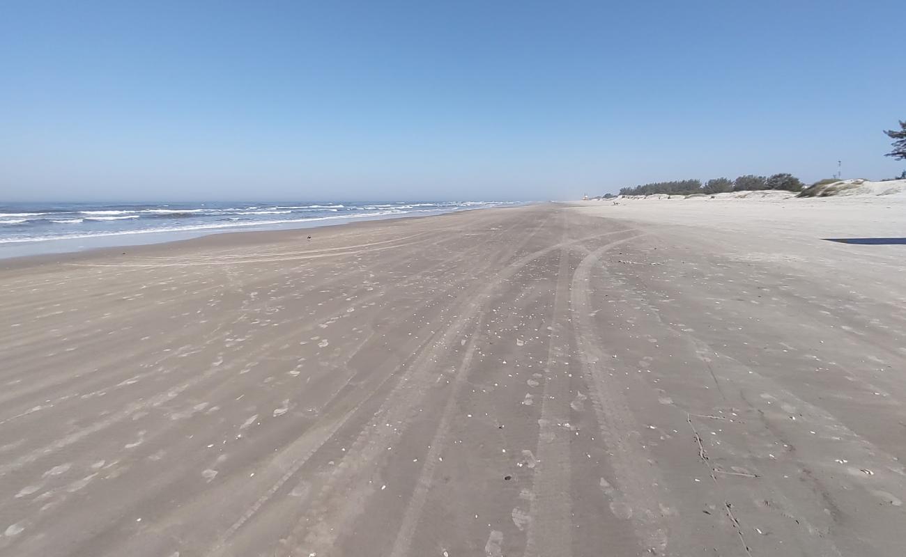 Photo de Plage Rota do Sol avec sable fin et lumineux de surface