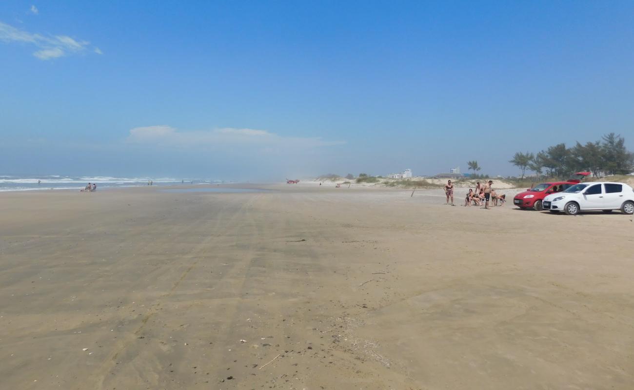 Photo de Plage d'Arroio do Sal avec sable fin et lumineux de surface