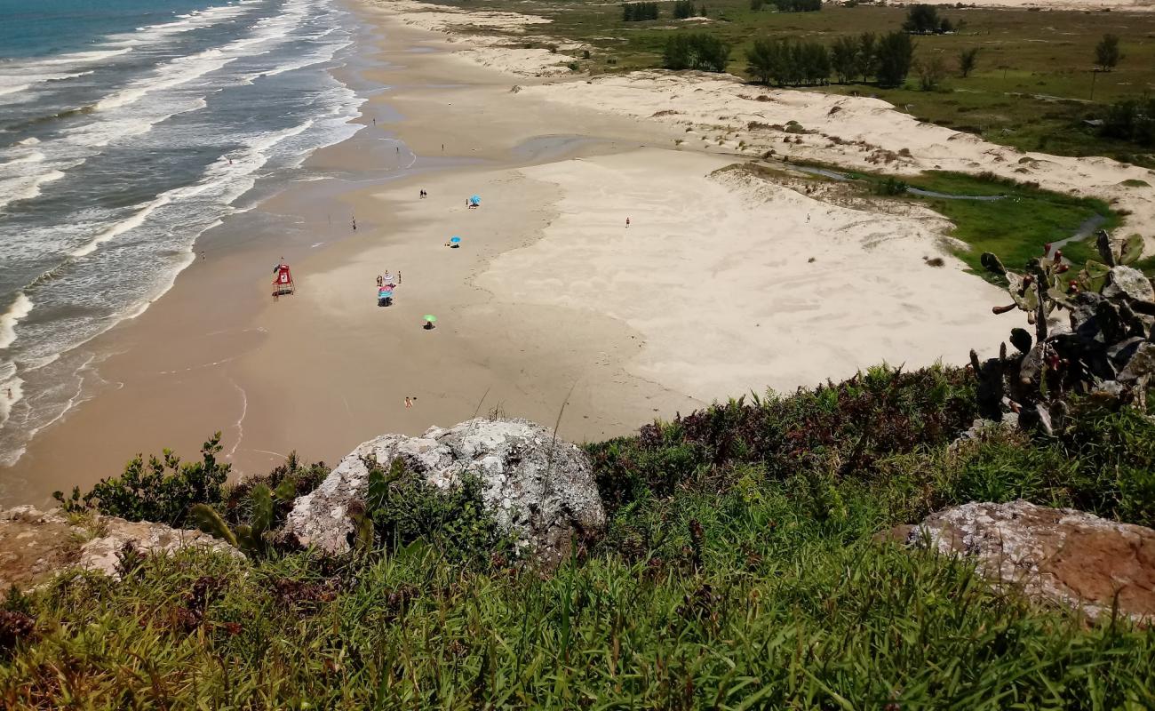 Photo de Plage d'Arroio Seco avec sable beige fin de surface