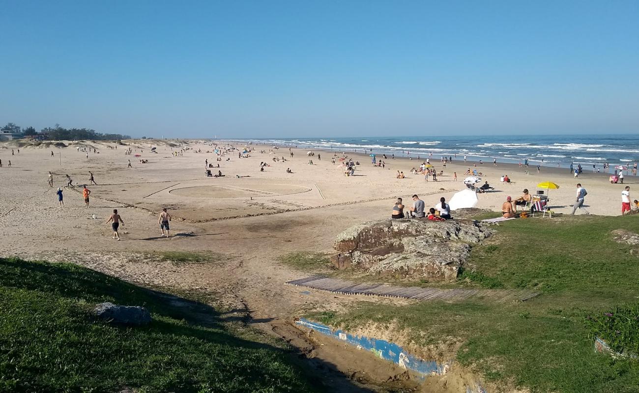 Photo de Praia Grande avec sable beige fin de surface