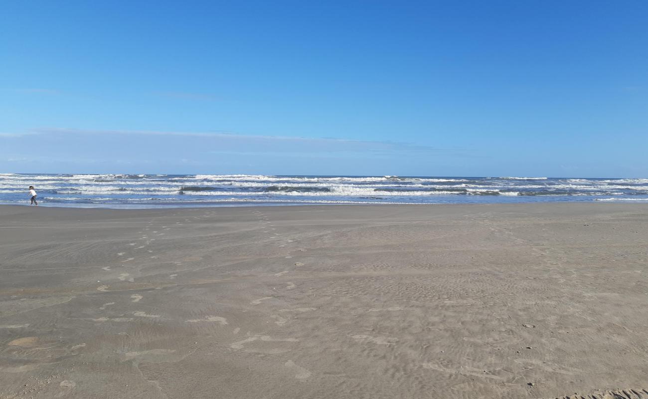Photo de Praia Lagoinhas avec sable beige fin de surface
