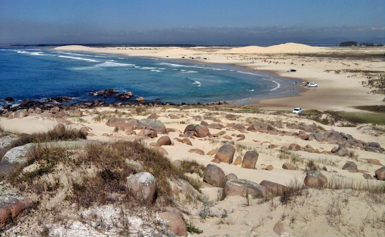 Photo de Praia da Cigana avec sable beige fin de surface