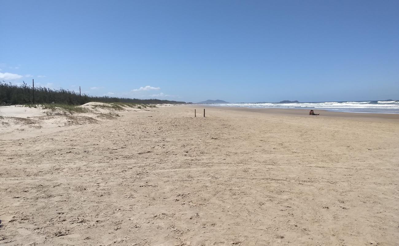 Photo de Praia do Sol avec sable beige fin de surface