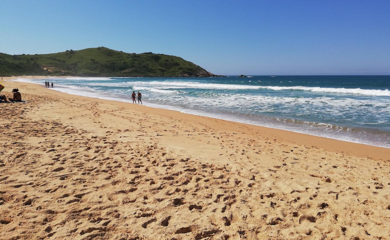 Photo de Praia da Silveira avec sable lumineux de surface