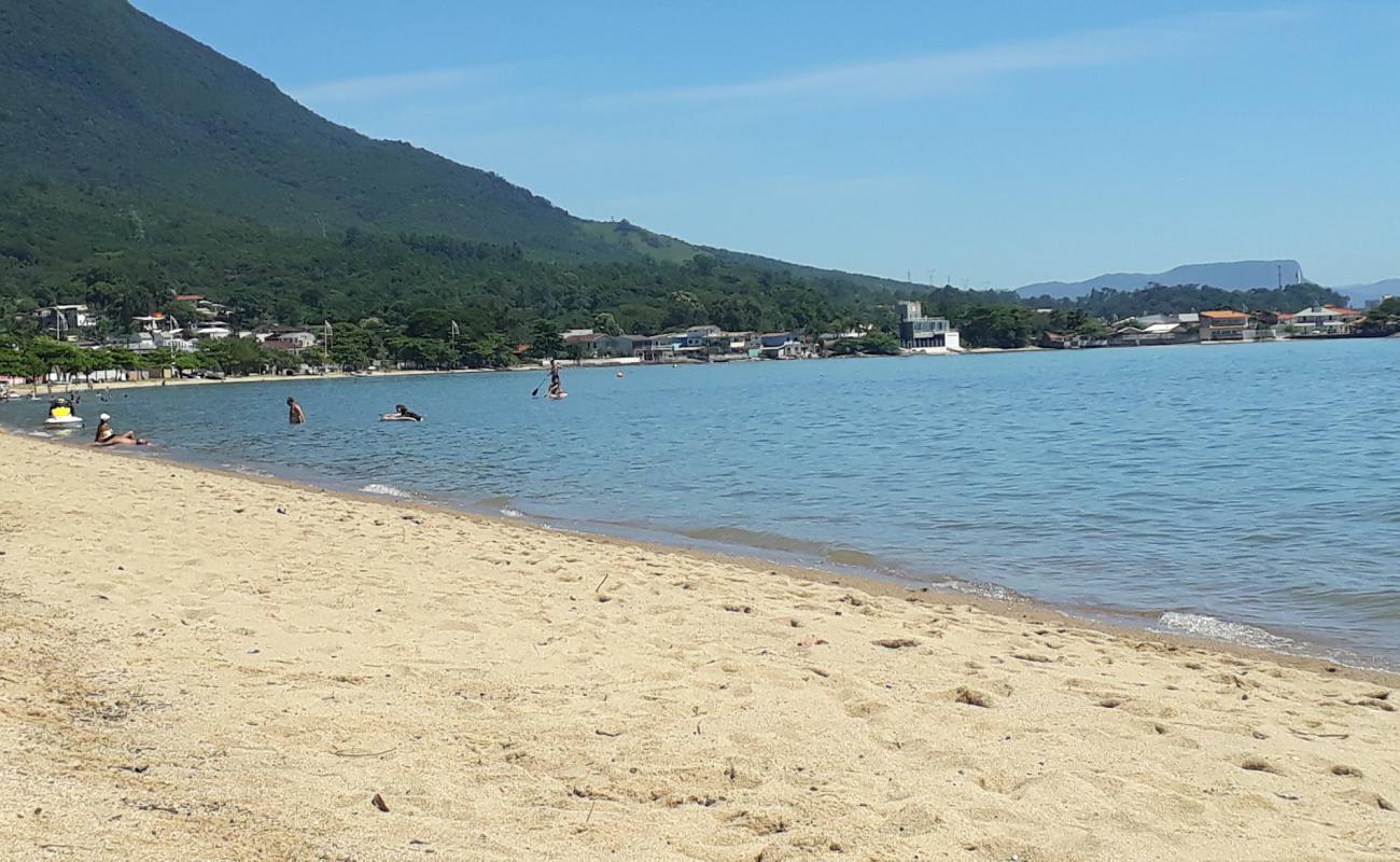 Photo de Praia de Fora avec sable beige de surface