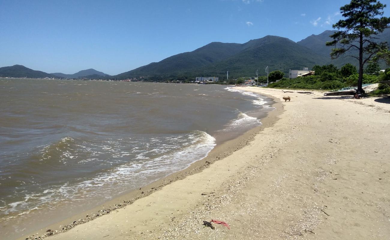 Photo de Praia da Barra do Aririu avec sable beige de surface