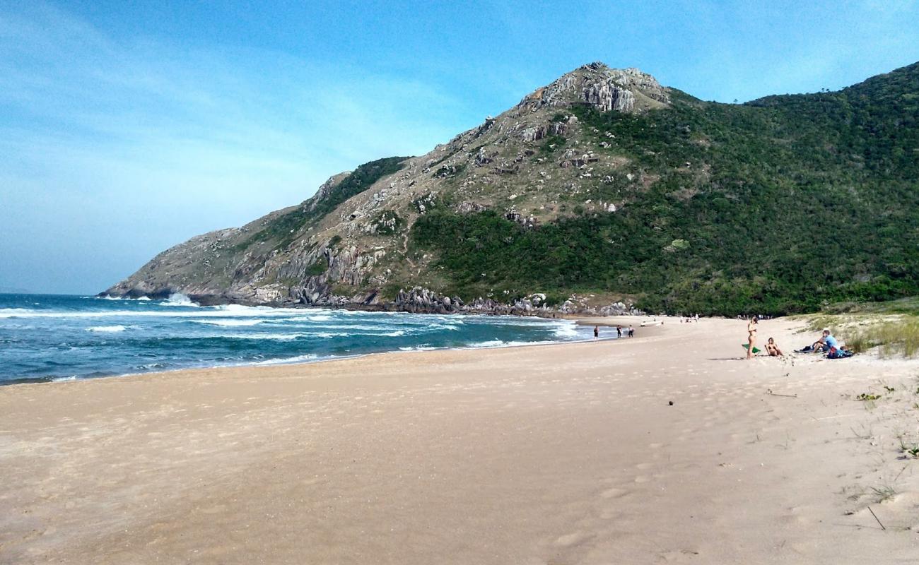 Photo de Praia da Lagoinha do Leste avec sable fin et lumineux de surface