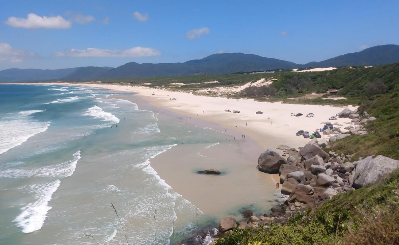 Photo de Praia do Moiambique avec sable fin et lumineux de surface