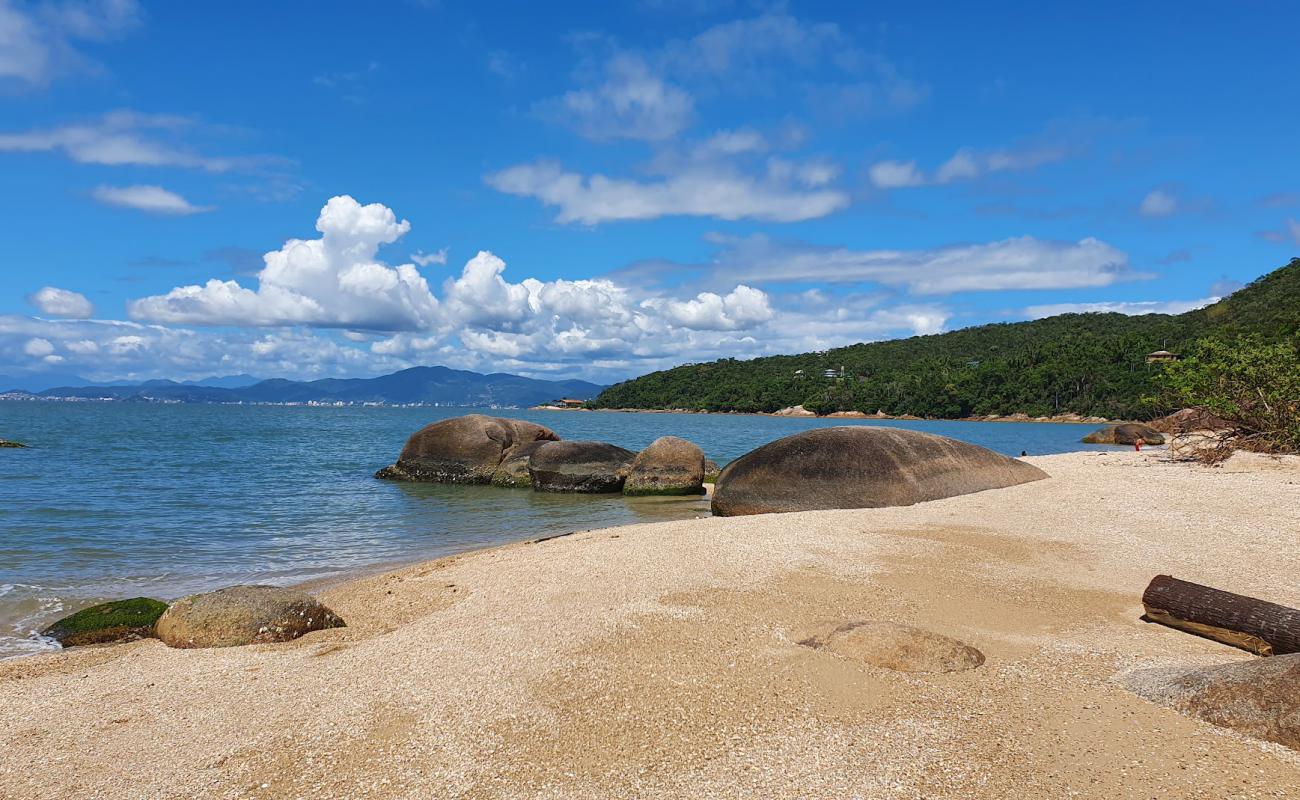 Photo de Praia do Sinal avec sable lumineux de surface