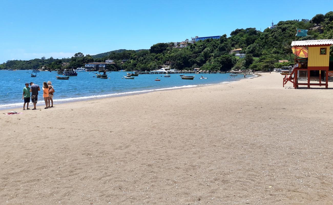 Photo de Praia de Calheiros avec sable beige de surface