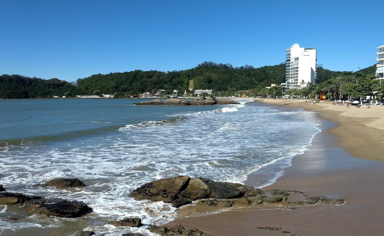Photo de Praia de Cabecudas avec sable beige de surface