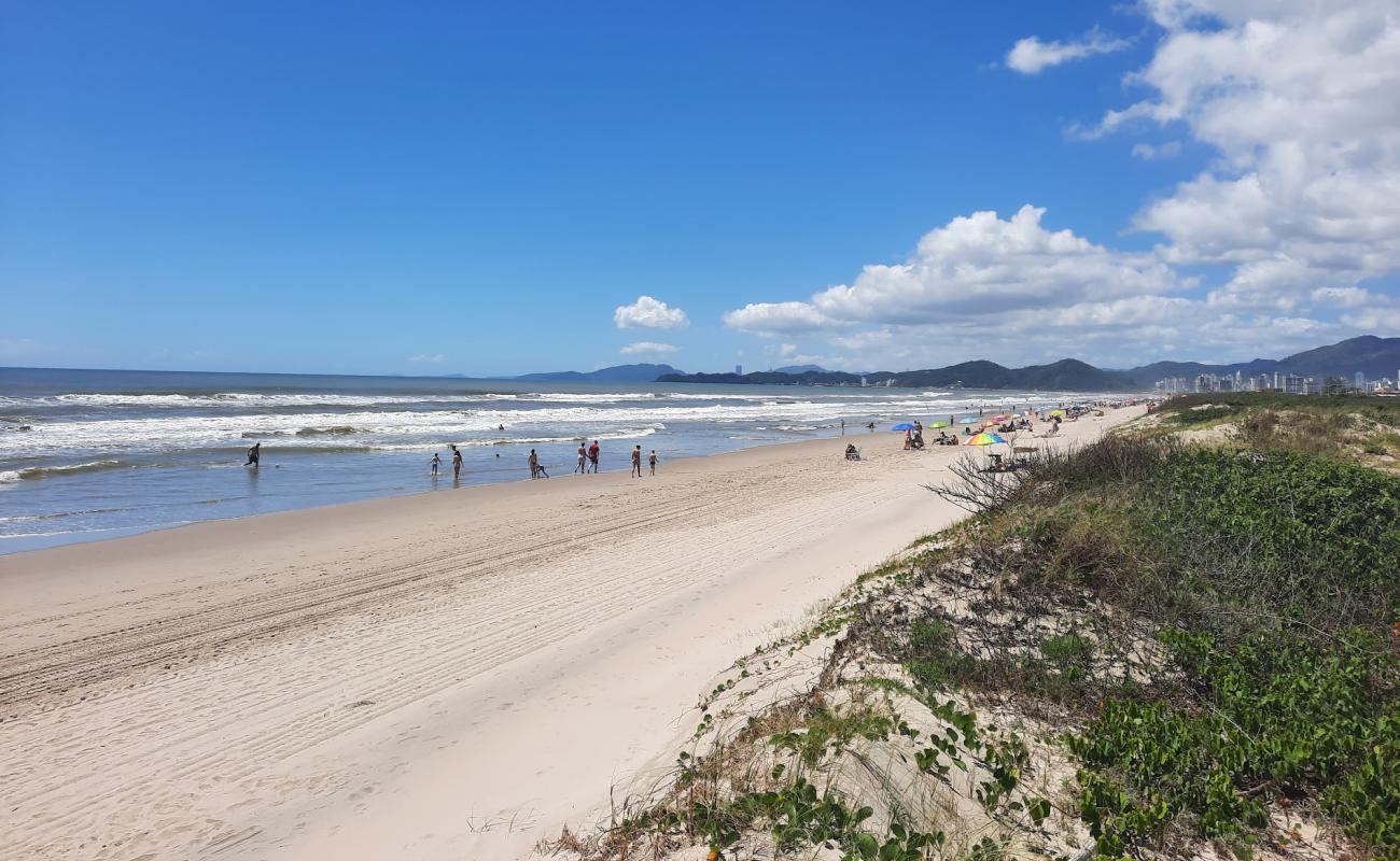 Photo de Praia de Navegantes avec sable beige fin de surface
