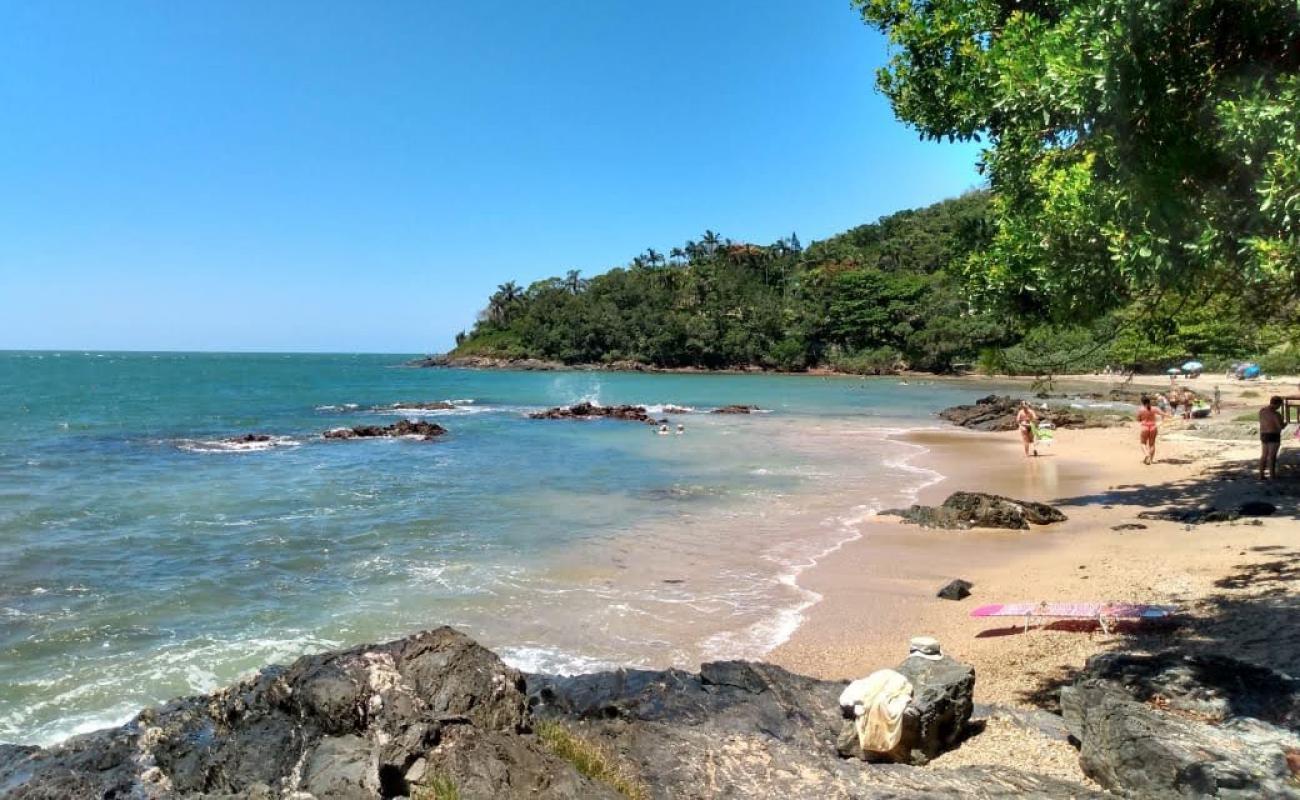Photo de Plage de Canto do Poa avec sable beige & pierres de surface