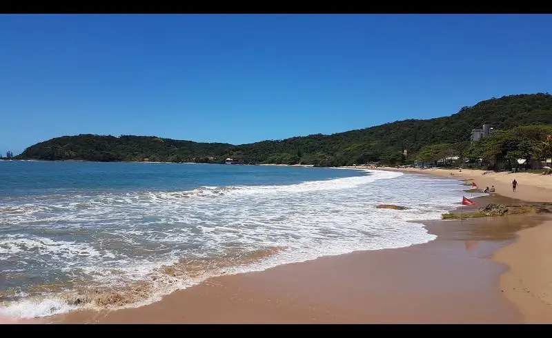 Photo de Grande Plage avec sable lumineux de surface