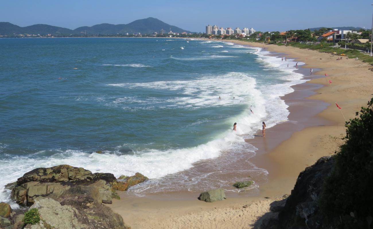 Photo de Plage de Quilombo avec sable lumineux de surface