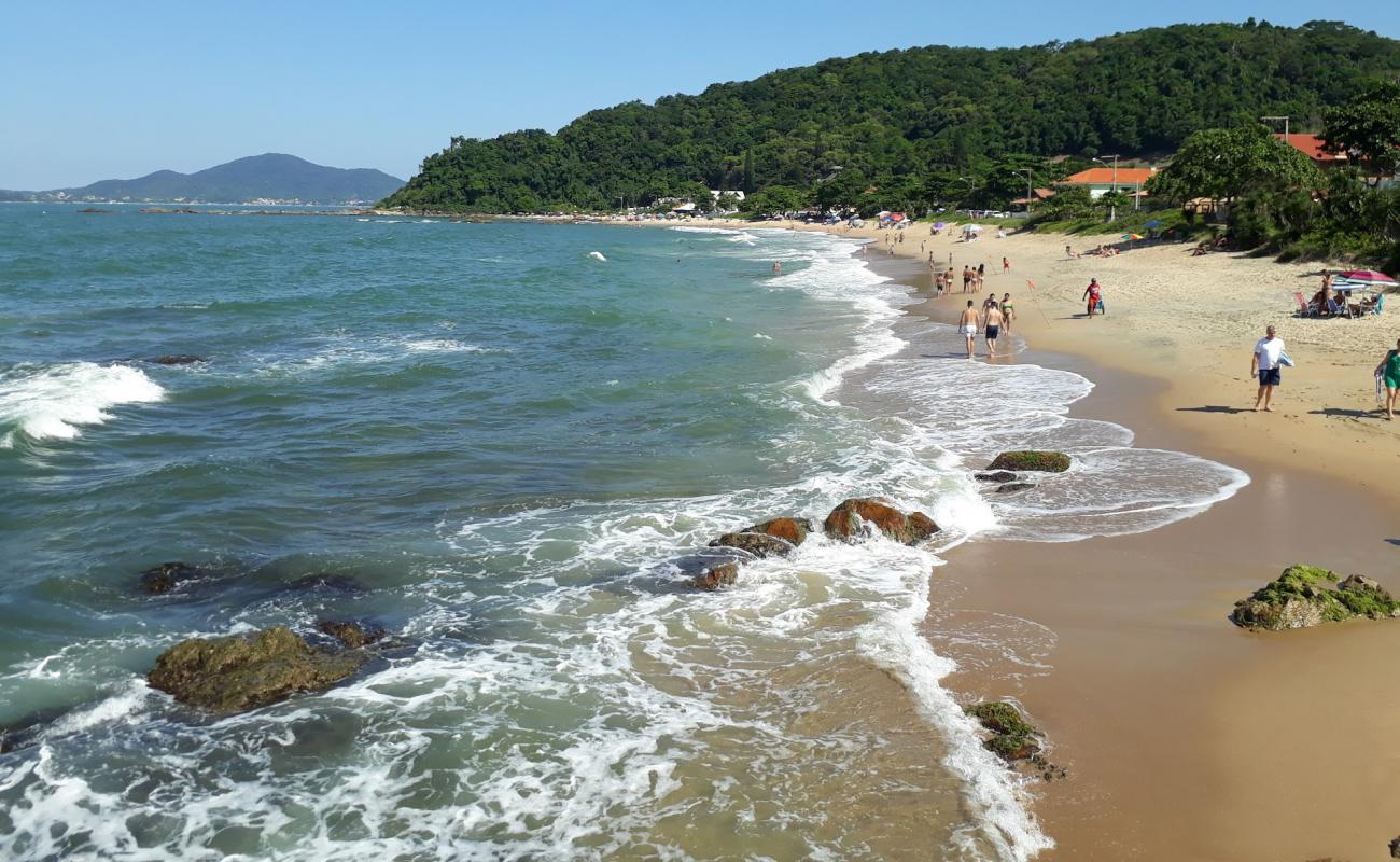 Photo de Plage de Saudade avec sable beige de surface