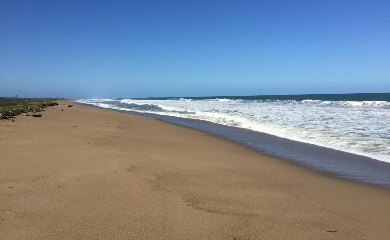 Photo de Plage de Barra Velha avec sable beige de surface