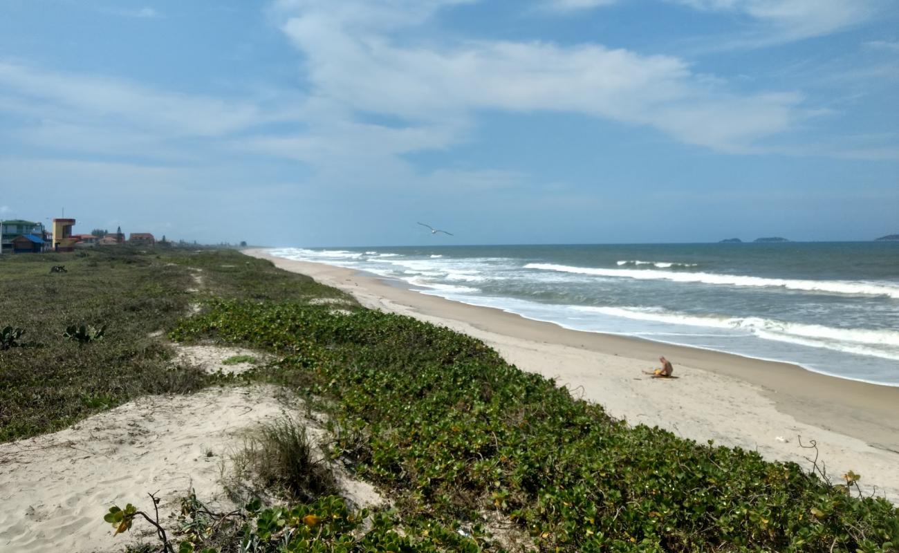 Photo de Plage d'Ervino avec sable beige de surface