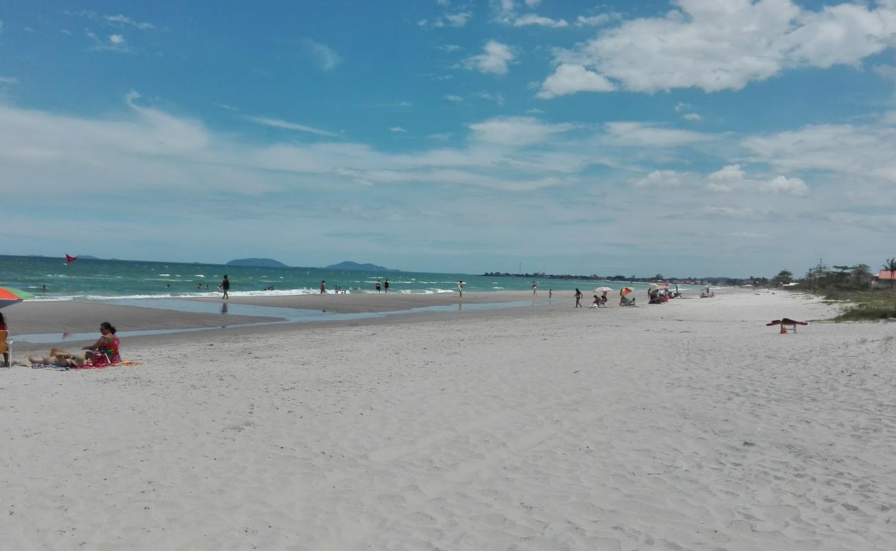 Photo de Plage Balneario Rainha avec sable fin et lumineux de surface