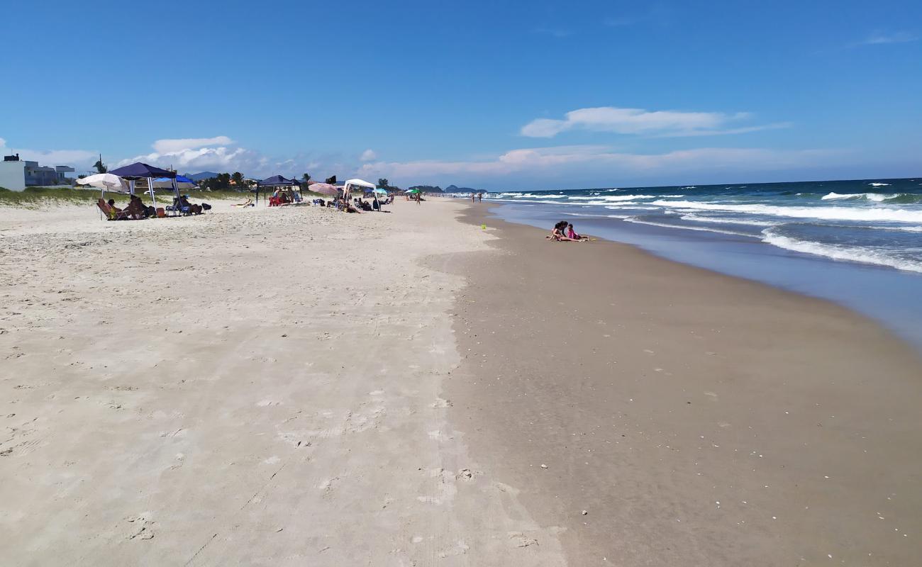 Photo de Plage de Figueira avec sable fin et lumineux de surface