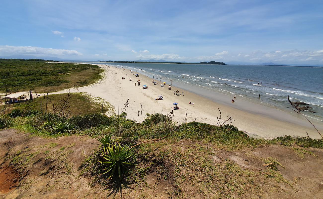 Photo de Plage de Farol avec sable beige fin de surface