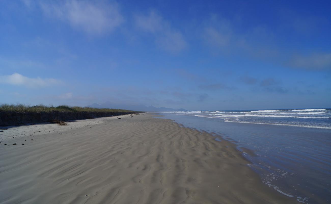 Photo de Plage de Pontal da Ilha avec sable beige de surface